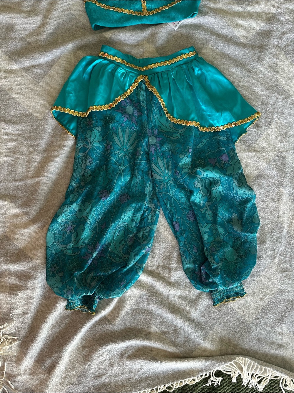 Disney’s Aladdin Princess Jasmine Dress-up Set Two-Piece size Small 5-6 - Picture 4 of 12
